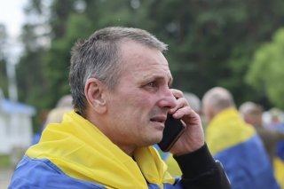 Le Comité international de la Croix-Rouge (CICR) était présent aux trois récents échanges de prisonniers de guerre où elle a pu observer la situation de détenus ukrainiens (archives). KEYSTONE/EPA PRESIDENTIAL PRESS SERVICE/PRESIDENTIAL PRESS SERVICE